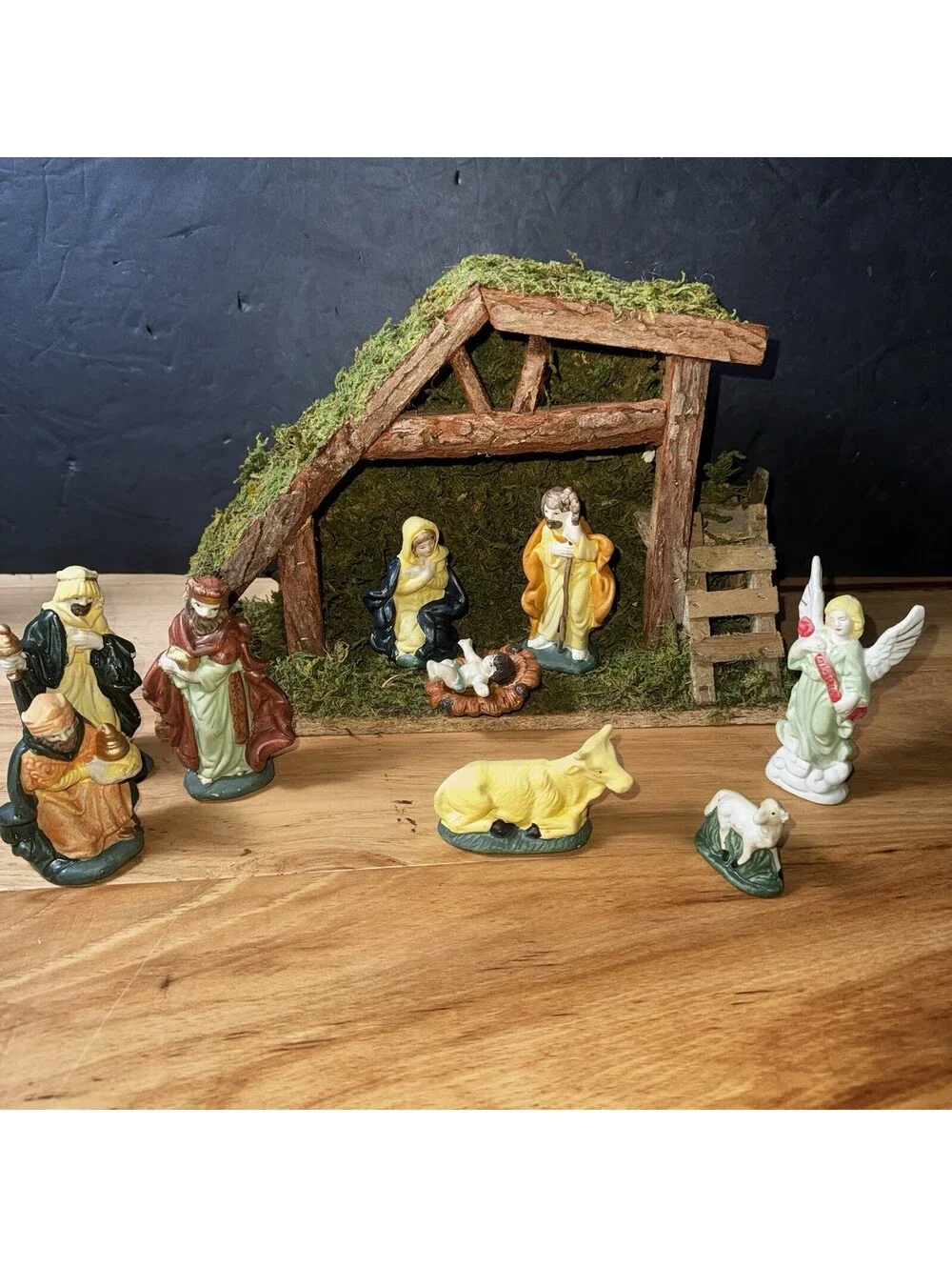 Vintage Nativity Set Italy Manger Scene Wood Stable 10 Pc Moss Ceramic Figurines